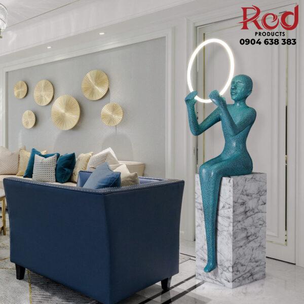 Den-san-tuong-nguoi-ngoi-tren-buc-an-tuong-HX1030-2-600x600-1