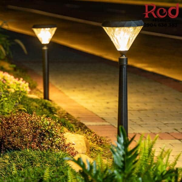 Den-tru-san-vuon-nang-luong-mat-troi-hinh-kim-cuong-ZY6207-4-600x600-1