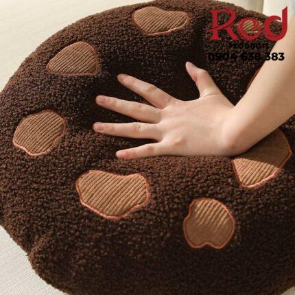 Goi-tron-tua-lung-hinh-banh-quy-mau-so-co-la-PCH4668-1-430x430-1