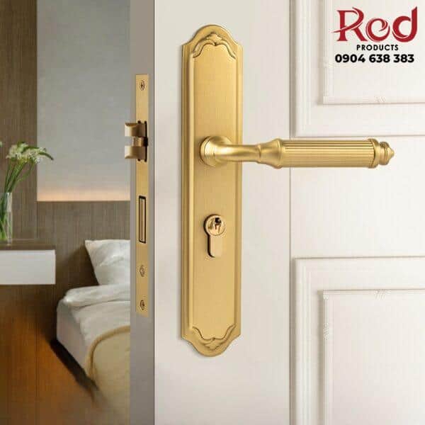 Khoa-cua-phong-khach-co-dien-mau-vang-dong-BR20195-B-1-600x600-1