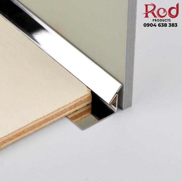 Nep-Inox-chu-V-trang-tri-goc-tuong-SYP150-5-600x600-1