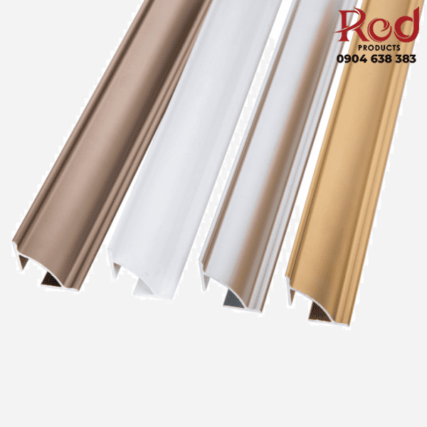 Nep-goc-trong-trang-tri-hop-kim-nhom-nhieu-mau-AL-C1528-600x600-1