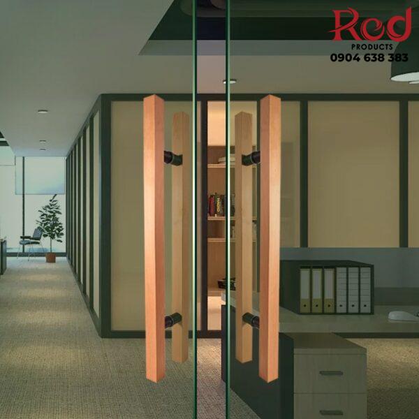 Tay-nam-cua-kinh-cao-cap-bang-go-soi-DOR5694-2-600x600-1