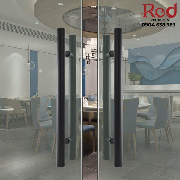 Tay-nam-cua-kinh-cua-go-bang-inox-cao-cap-DOR811008-8-600x600-1