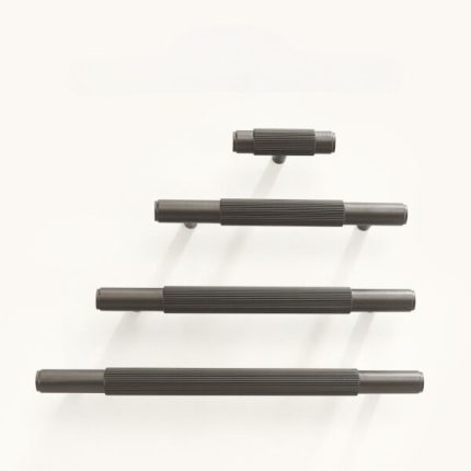 Tay nắm tủ bằng đồng màu đen kiểu Ý L3100-A