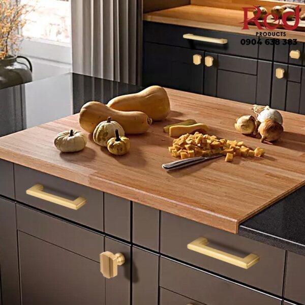 Tay-nam-tu-bep-chu-U-mau-vang-dong-BR85A-4-600x600-1