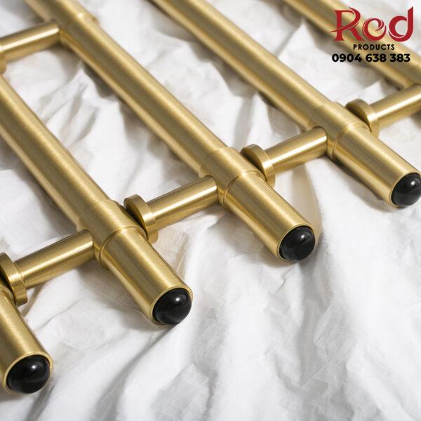 Tay-nam-tu-dong-vang-hien-dai-kieu-Bac-Au-DC1720-9-600x600-1