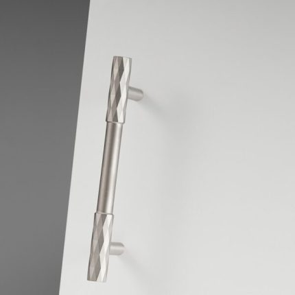 Tay nắm tủ hiện đại bằng đồng mạ niken L3117-B