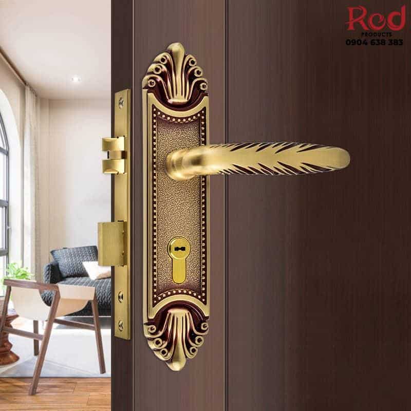 khoa-cua-phong-ngu-co-dien-bang-dong-t58-s5120-1