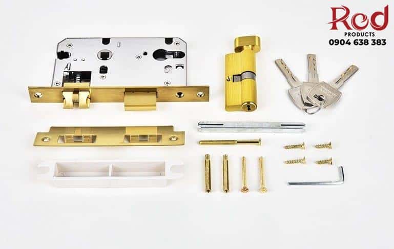 khoa-cua-phong-ngu-co-dien-bang-dong-t58-s5120-10