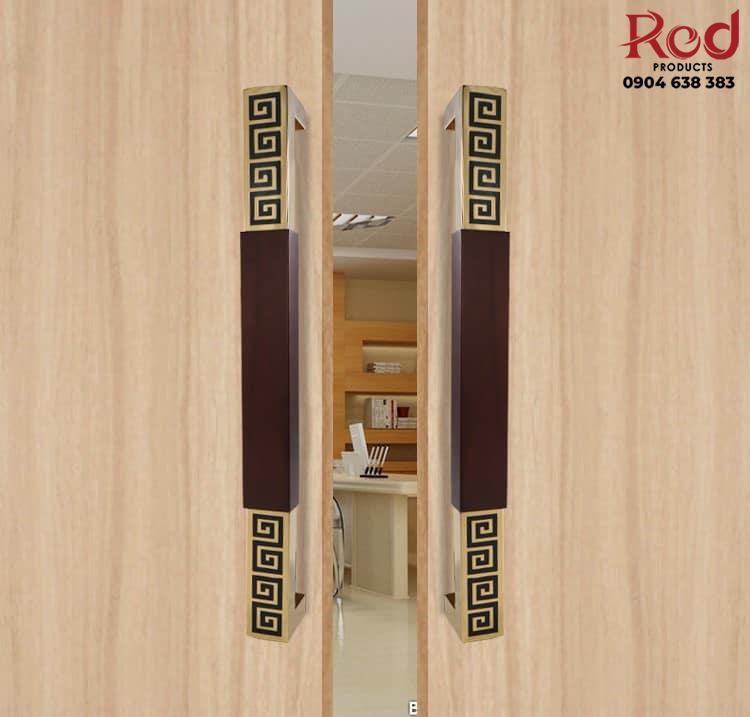 tay-nam-bang-go-cho-cua-kinh-cao-cap-dor3073-9