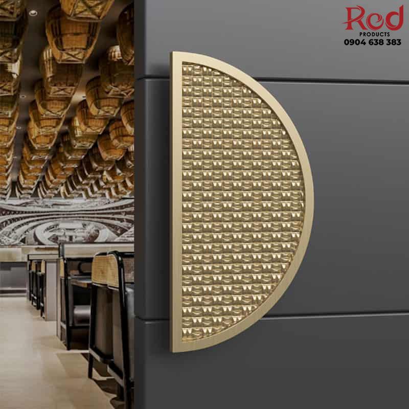 tay-nam-cua-chinh-ban-nguyet-co-dien-nhom-gy33-4