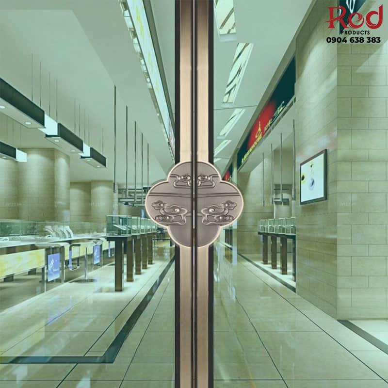 tay-nam-cua-co-dien-hop-kim-nhom-ax-8096m-4