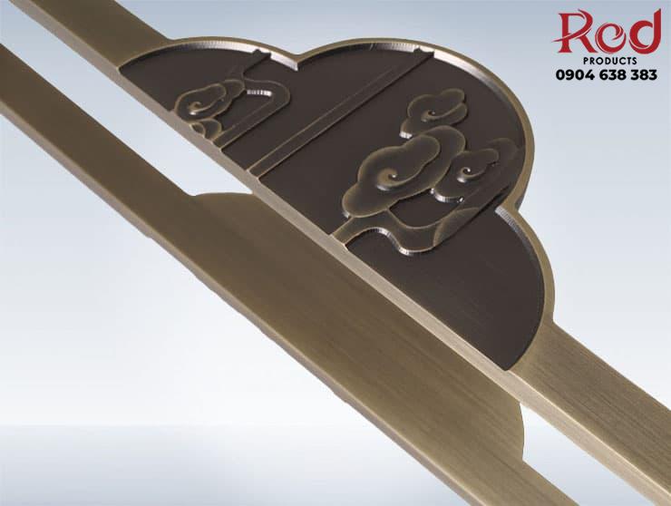 tay-nam-cua-co-dien-hop-kim-nhom-ax-8096m-5