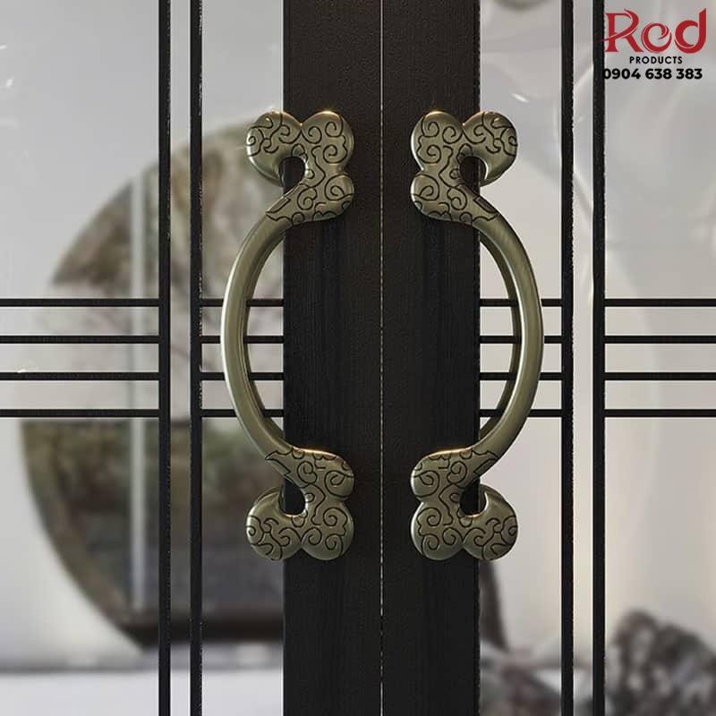 tay-nam-cua-co-dien-hop-kim-nhom-cho-khach-san-lbf-2528-1