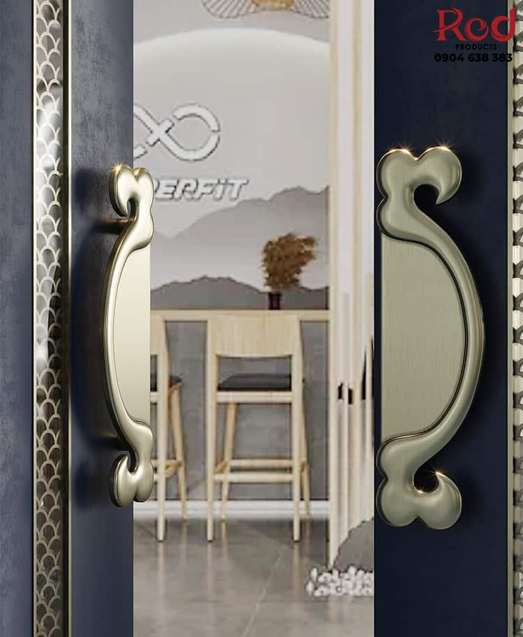 tay-nam-cua-co-dien-hop-kim-nhom-cho-khach-san-lbf-2528-10