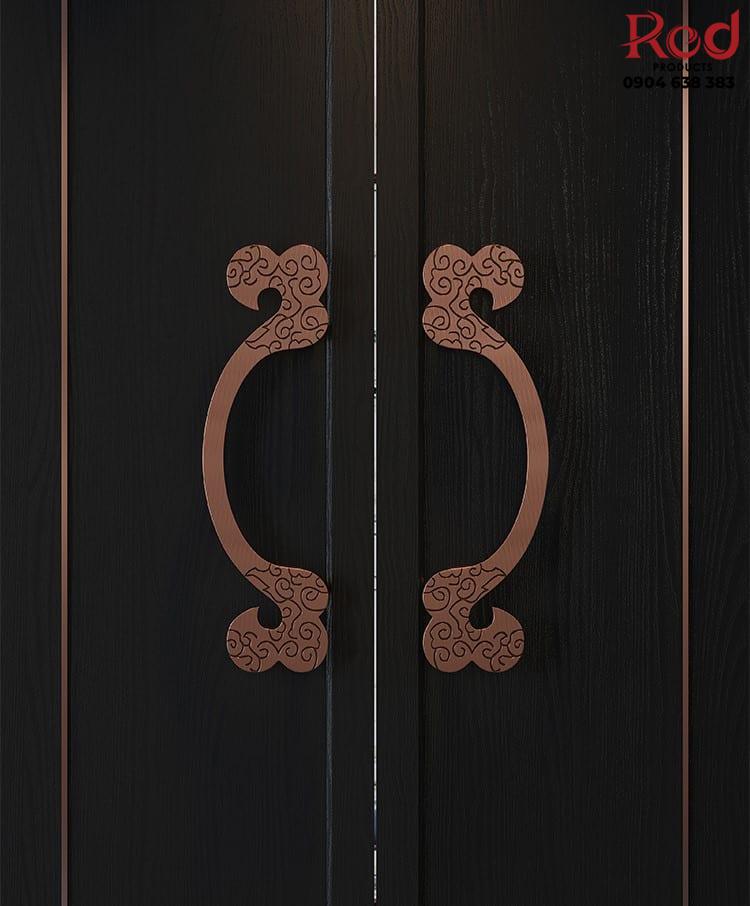 tay-nam-cua-co-dien-hop-kim-nhom-cho-khach-san-lbf-2528-3