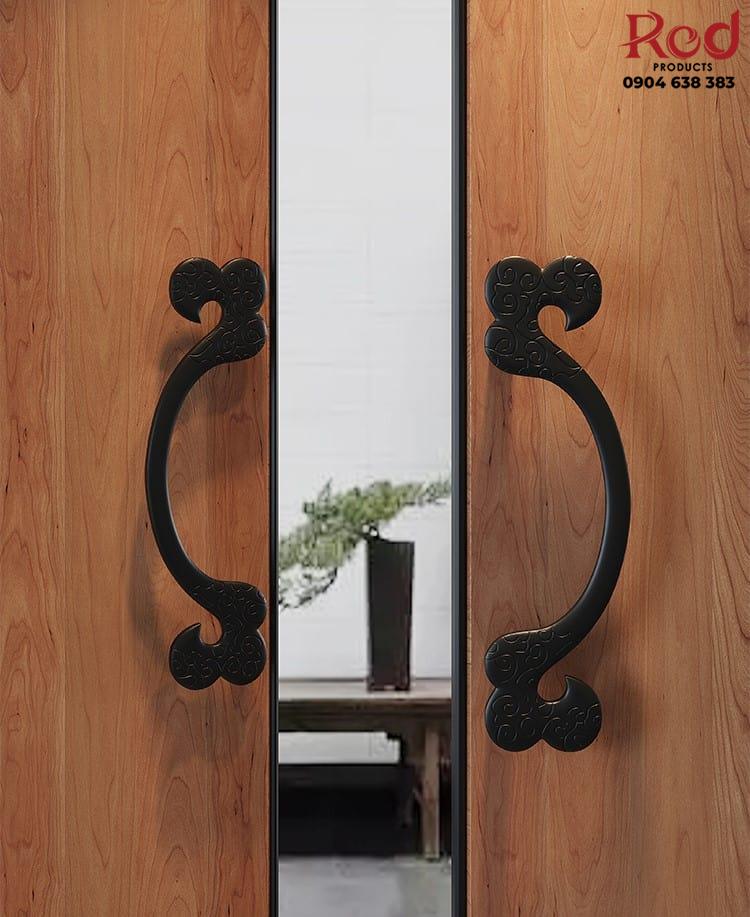 tay-nam-cua-co-dien-hop-kim-nhom-cho-khach-san-lbf-2528-4