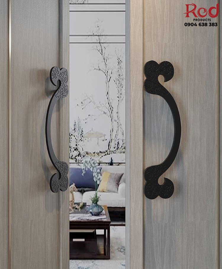 tay-nam-cua-co-dien-hop-kim-nhom-cho-khach-san-lbf-2528-6