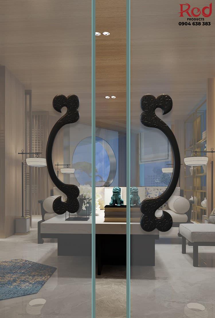 tay-nam-cua-co-dien-hop-kim-nhom-cho-khach-san-lbf-2528-8