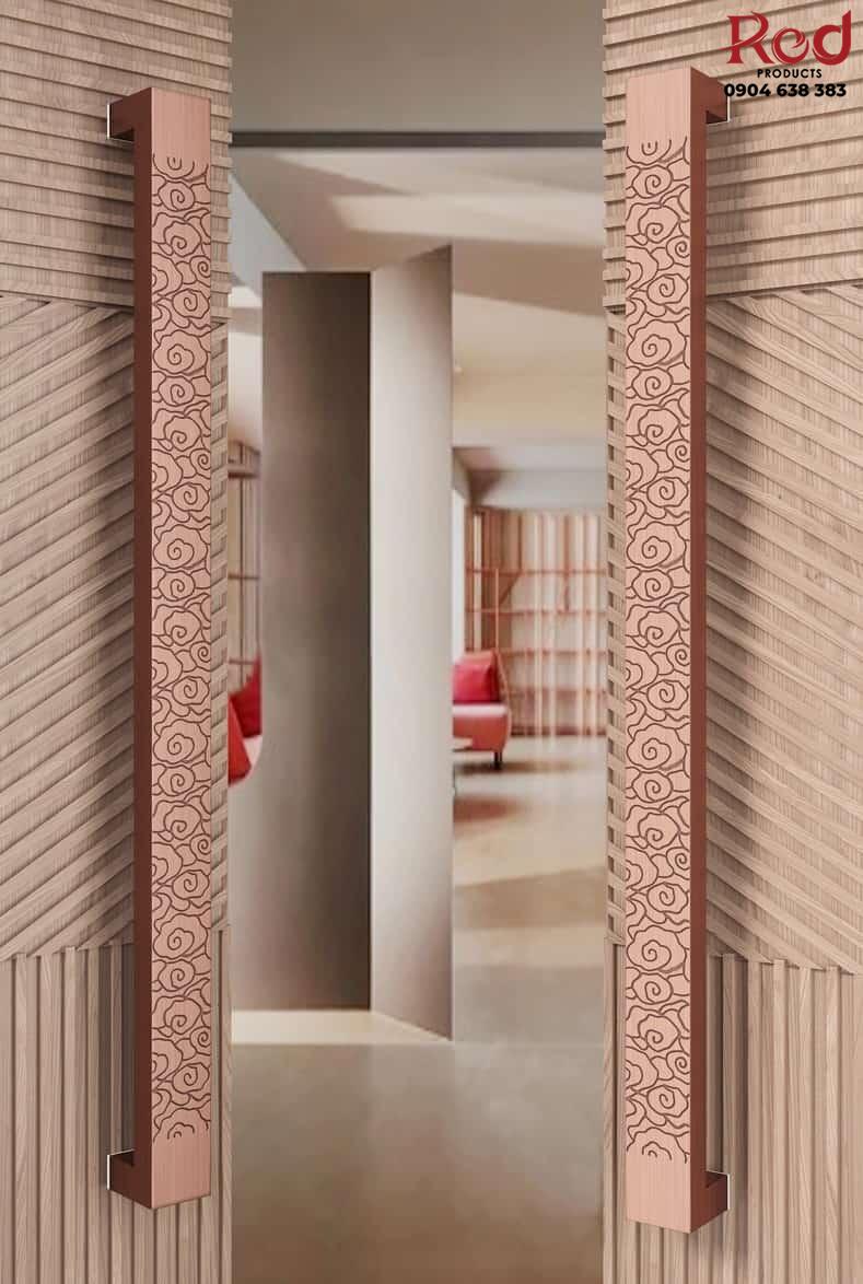 tay-nam-cua-kinh-cua-go-bang-inox-cao-cap-hutu8292-3