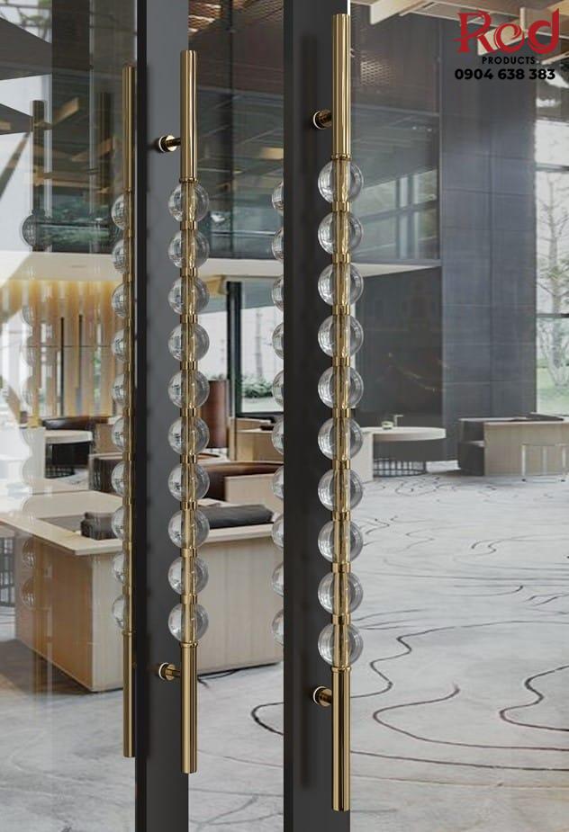 tay-nam-cua-sang-trong-bang-inox-va-pha-le-gy-6717-8