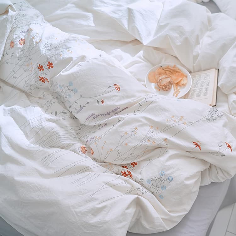 Bộ chăn ga trải giường màu trắng thêu hoa JJ7365 7