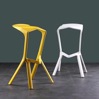 Ghế quầy bar sáng tạo kiểu Đức MIURA Chair HU6206 11