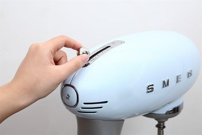 Máy trộn đa năng Smeg SMF02PBEU 535.43.608 9