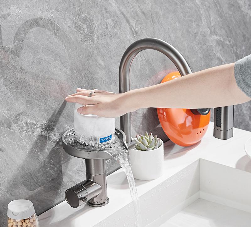 Vòi lavabo nóng lạnh xoay 360 độ đa năng SX8702