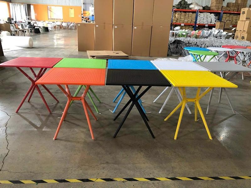 Bàn cà phê mặt vuông bằng nhựa decor sân vườn ST3024
