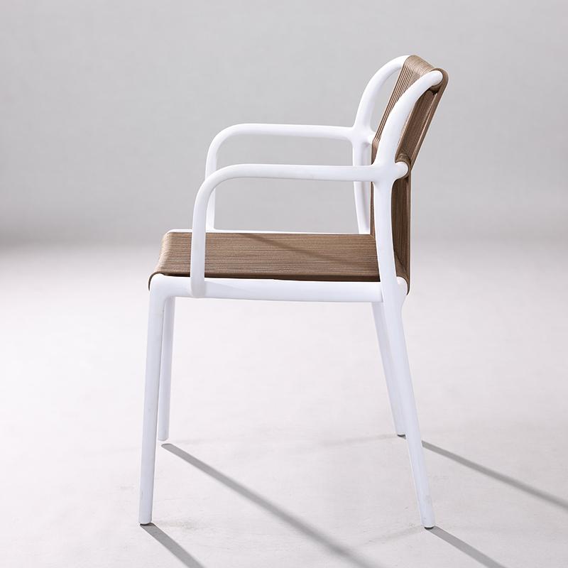 Ghế tựa có tay vịn khung nhựa dây đan độc đáo ST3039