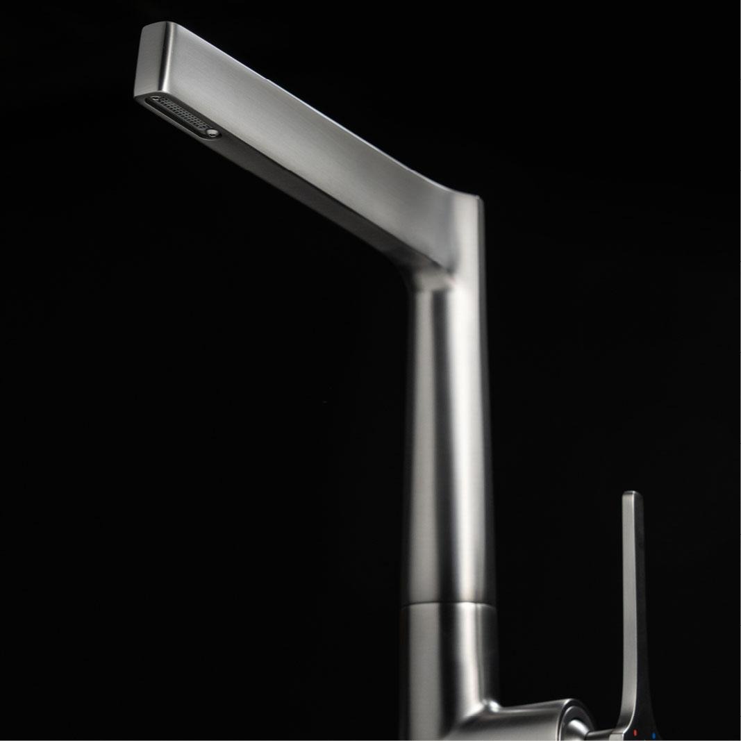Vòi rửa chén nóng lạnh Malloca sang trọng K295BS 10